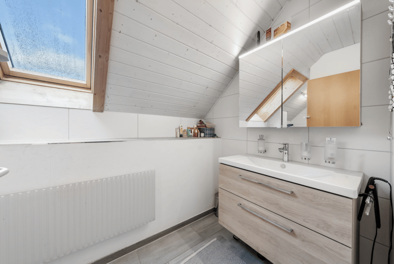 Maison bifamiliale avec grand terrain (16)