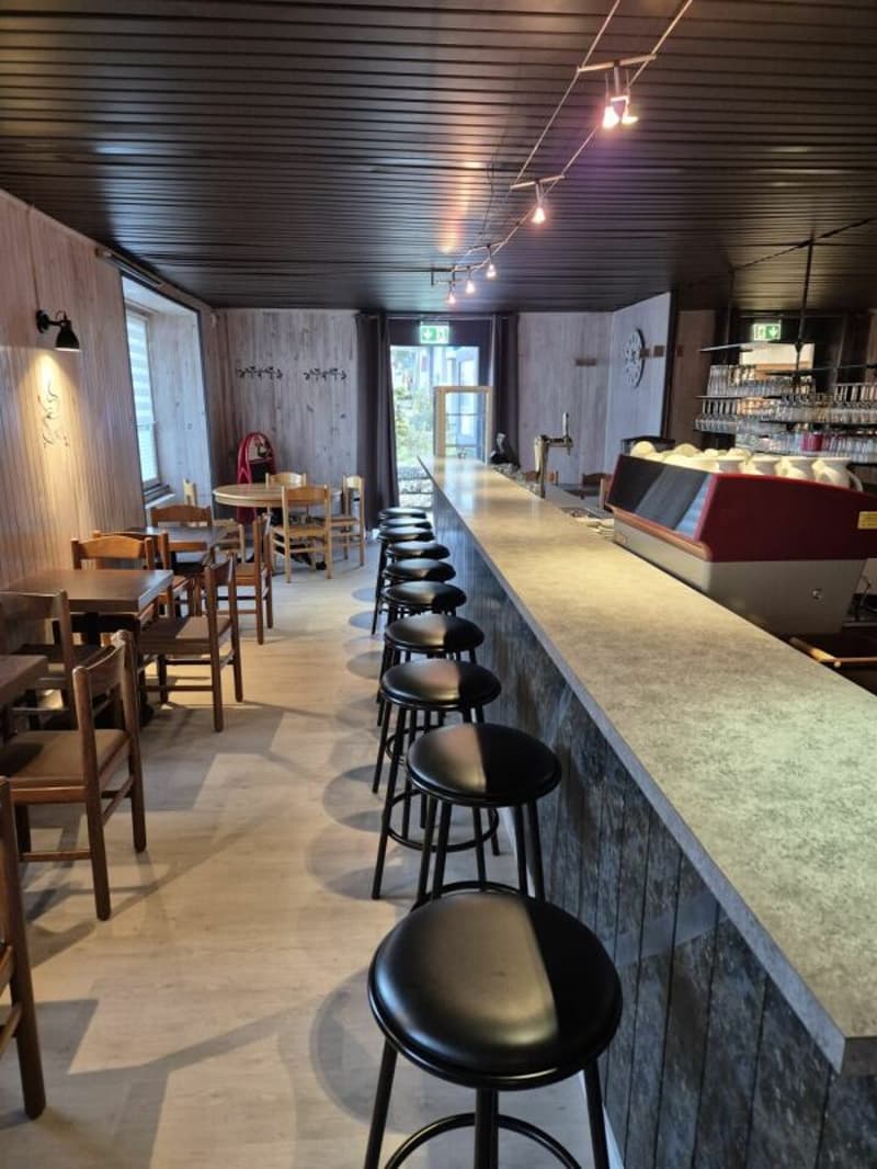 Bar à louer au centre du village (3)