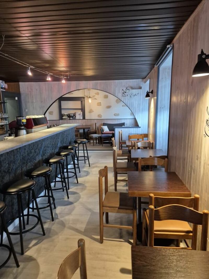 Bar à louer au centre du village (2)