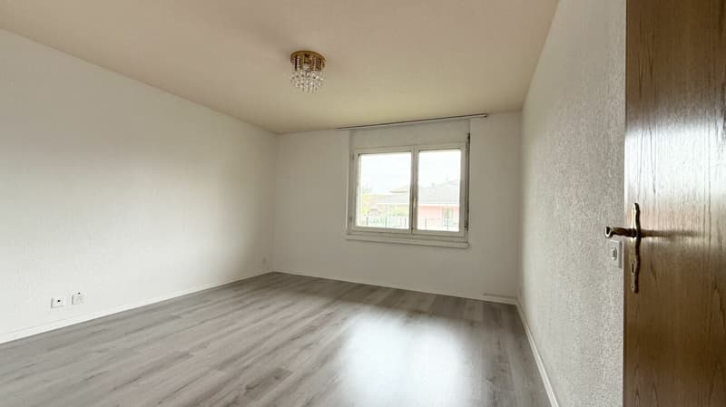 Attraktive, grosszügige und helle 4.5 Zi. Wohnung im Herzen von Aegerten (7)