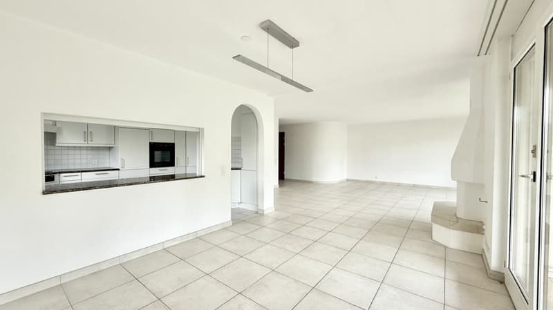 Attraktive, grosszügige und helle 4.5 Zi. Wohnung im Herzen von Aegerten (5)