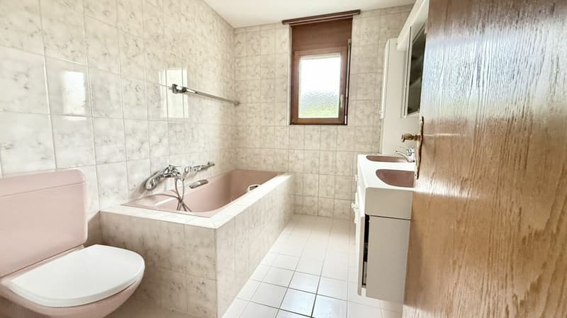 Attraktive, grosszügige und helle 4.5 Zi. Wohnung im Herzen von Aegerten (8)