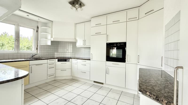 Attraktive, grosszügige und helle 4.5 Zi. Wohnung im Herzen von Aegerten (4)