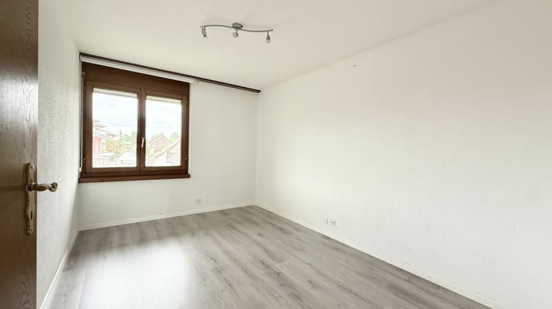Attraktive, grosszügige und helle 4.5 Zi. Wohnung im Herzen von Aegerten (6)