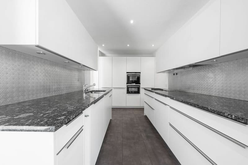 Moderne und grosszügige 4.5 Zi. Wohnung an zentraler Lage (2)