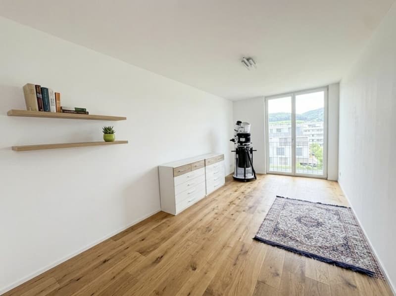 Hochwertige 4.5 Zimmer Wohnung mit grossem Balkon (7)