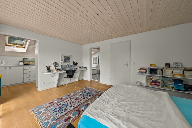 Wohnglück am Wasser: Exklusives 6.5 Zimmer Haus mit privater Natur Oase (12)