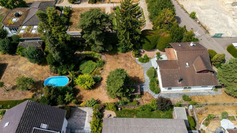 Wohnglück am Wasser: Exklusives 6.5 Zimmer Haus mit privater Natur Oase (28)