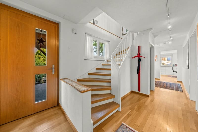 Wohnglück am Wasser: Exklusives 6.5 Zimmer Haus mit privater Natur Oase (20)