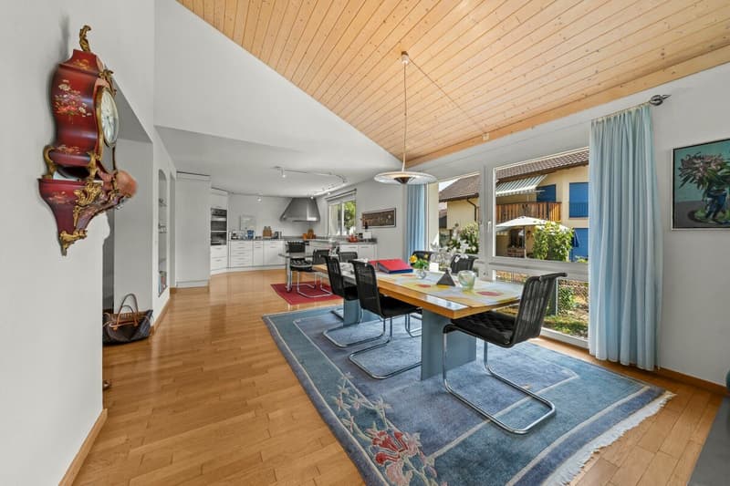 Wohnglück am Wasser: Exklusives 6.5 Zimmer Haus mit privater Natur Oase (9)