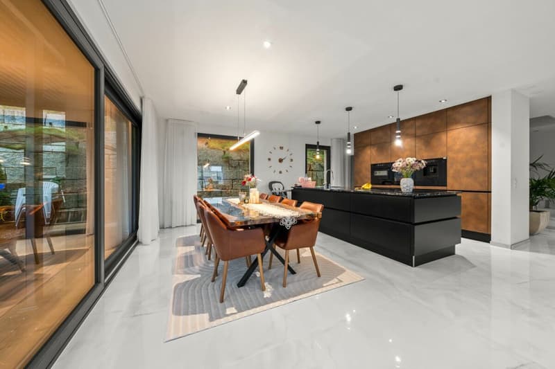 Luxuriöses 7.5 Zimmer  Einfamilienhaus mit viel Platz (5)