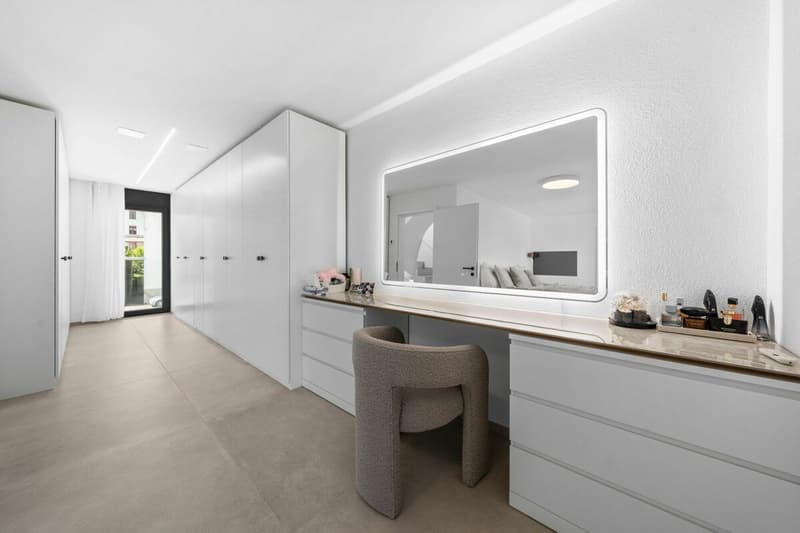 Exklusives Einfamilienhaus mit Pool, Smarthome und luxuriöser Ausstattung (9)