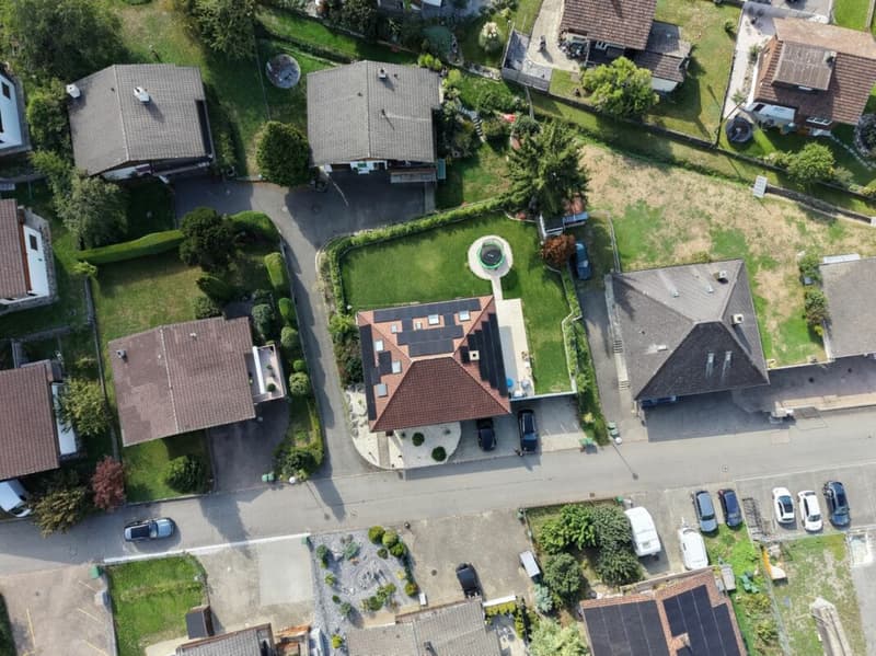 Wunderschönes, grosses 8.5 Zimmer EFH an Privatstrasse, mit grossem Garten (29)