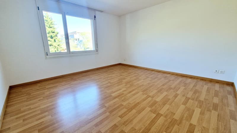 empty room, wooden floor, white walls, large window, power outlets
