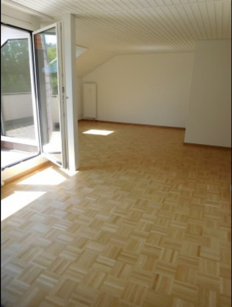 Nachmieter gesucht: Grosszügige 3.5-Zimmerwohnung in Wichtrac (2)