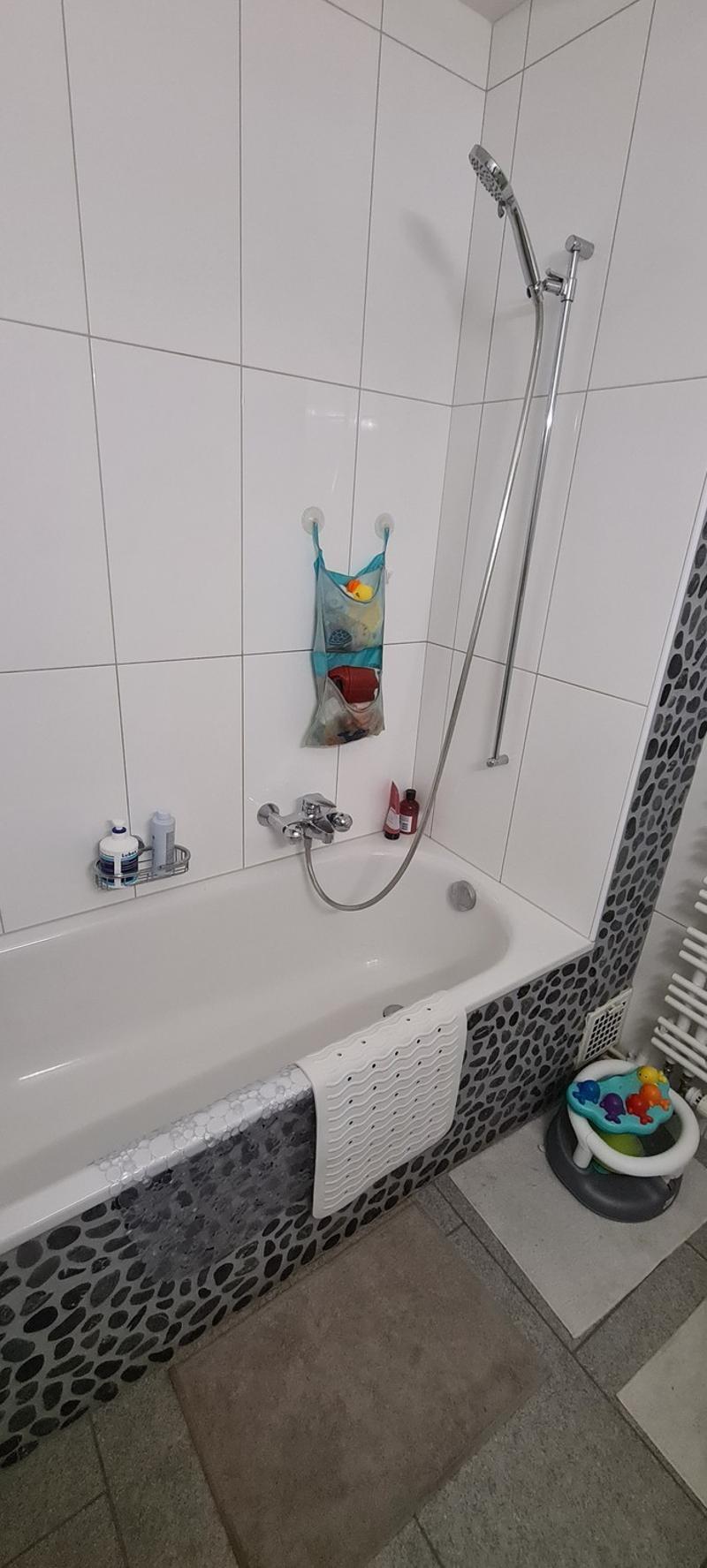 Bad mit Badewanne