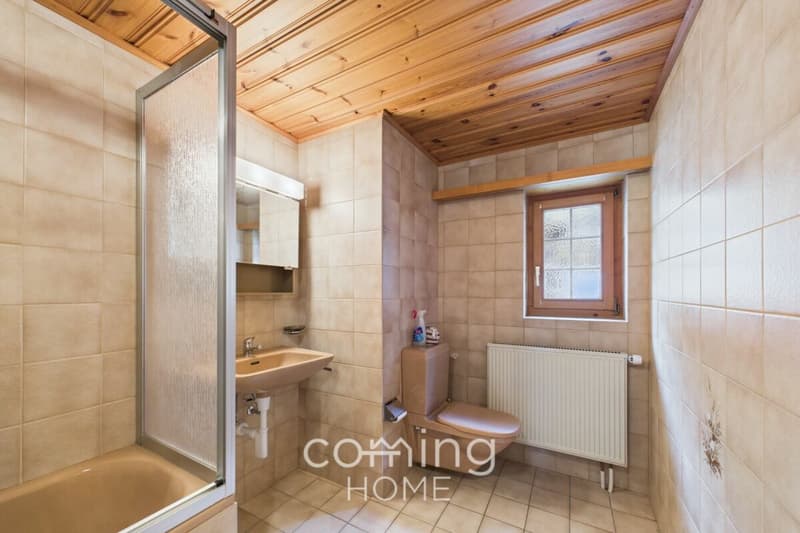 Plenty of space and potential for expansion - a single-family home in sunny Stalden (10)