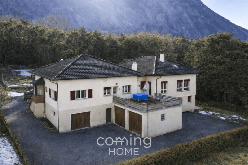 Viel Platz drinnen und draussen - Einfamilienhaus mit Terrasse und Bergsicht in Susten (6)