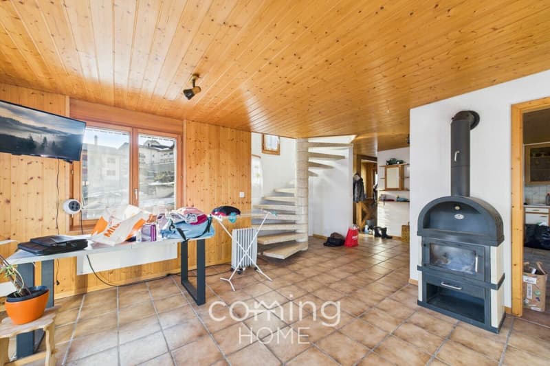 Gepflegtes 5.5-Zimmer-Chalet in Mund mit zwei Cheminées, Garten und Bergsicht - sonnige Lage, vier Bauparzellen W2 (4)