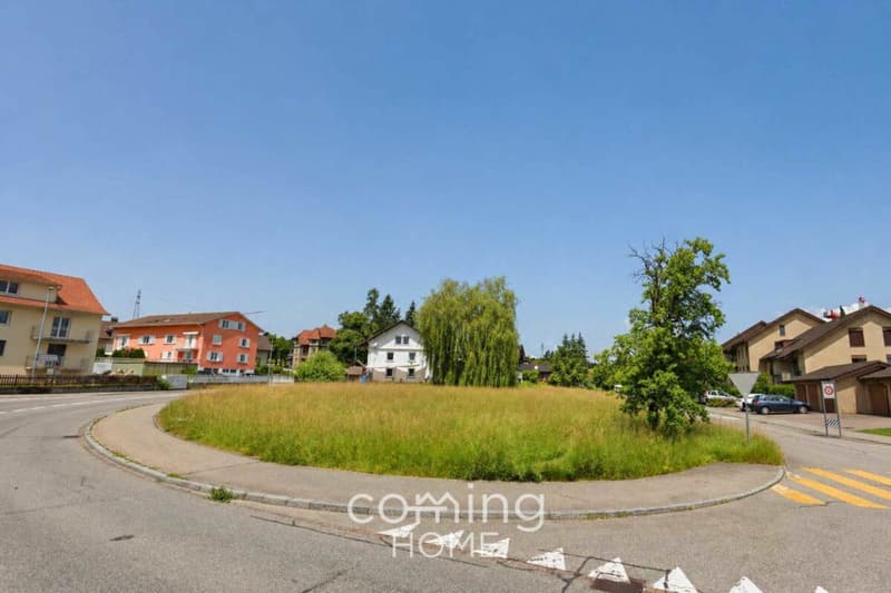 Grand terrain à bâtir à Kölliken - 3 172 m² avec bâtiment existant et potentiel de développement (2)