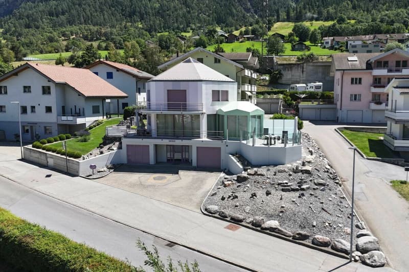 Exceptional detached house in Brig Glis - distinctive architecture, sunny location and extensively renovated (1)