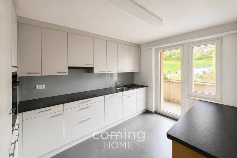 Moderne 4.5 Zimmerwohnung in Brig-Glis mit Balkon und Bergsicht (3)