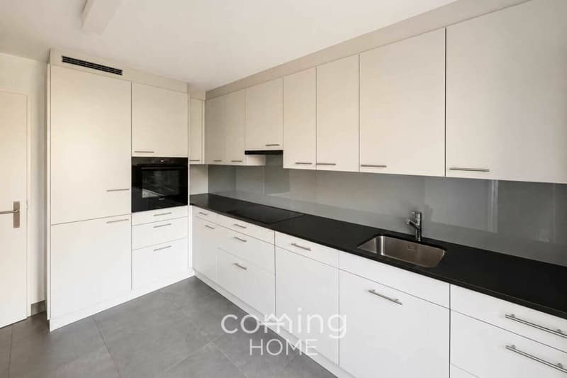 Moderne 4.5 Zimmerwohnung in Brig-Glis mit Balkon und Bergsicht (2)