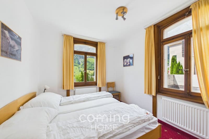 Appartement ensoleillé de 3,5 pièces à Loèche-les-Bains avec vue sur les montagnes et balcon (4)