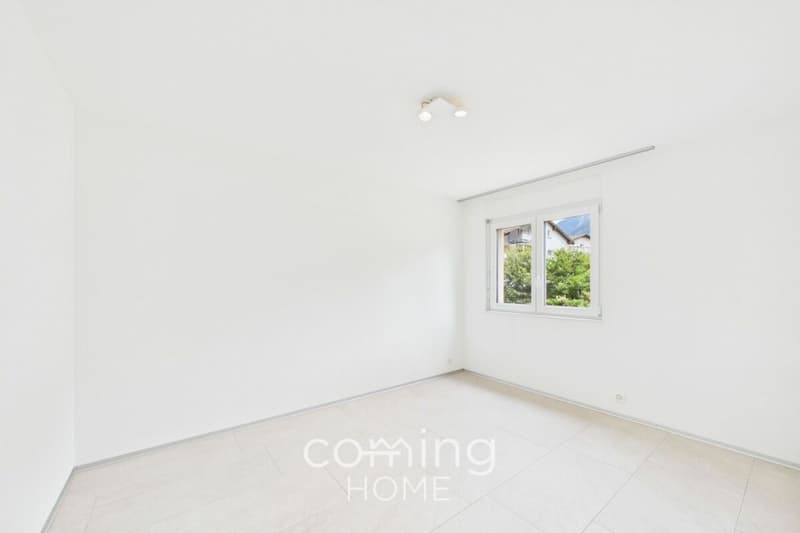 Moderne 3.5 Zimmerwohnung in Visp mit zwei Balkonen und Bergsicht (7)