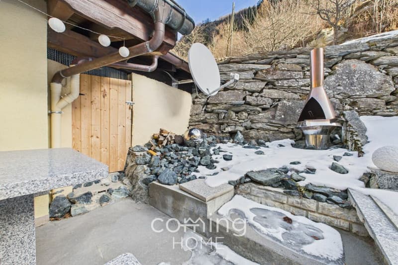 Un havre de paix dans la vallée de Saas : une maison élégante offrant une vue panoramique sur les montagnes, située dans le village paisible d'Eisten (11)