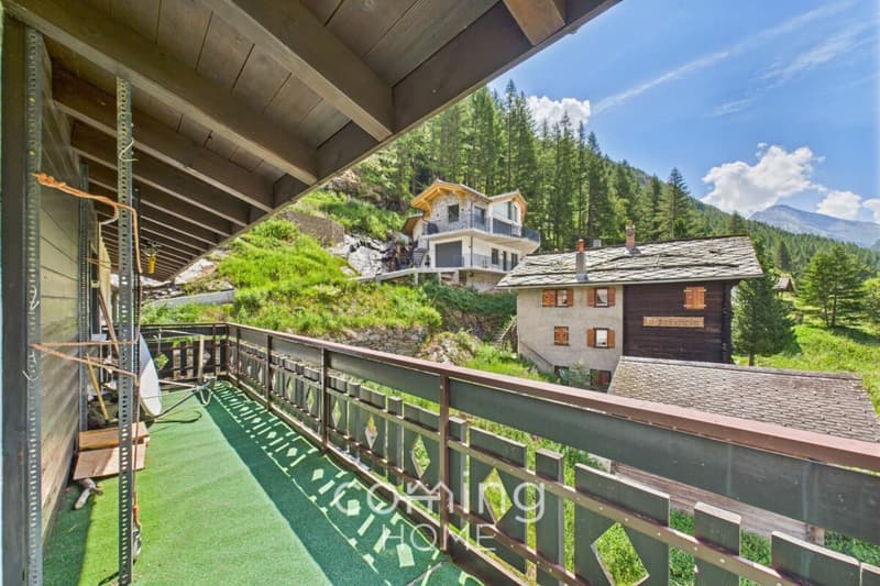 Charmant appartement de 2,5 pièces à Saas-Grund - Avec cheminée, vue sur les montagnes et grand balcon (12)