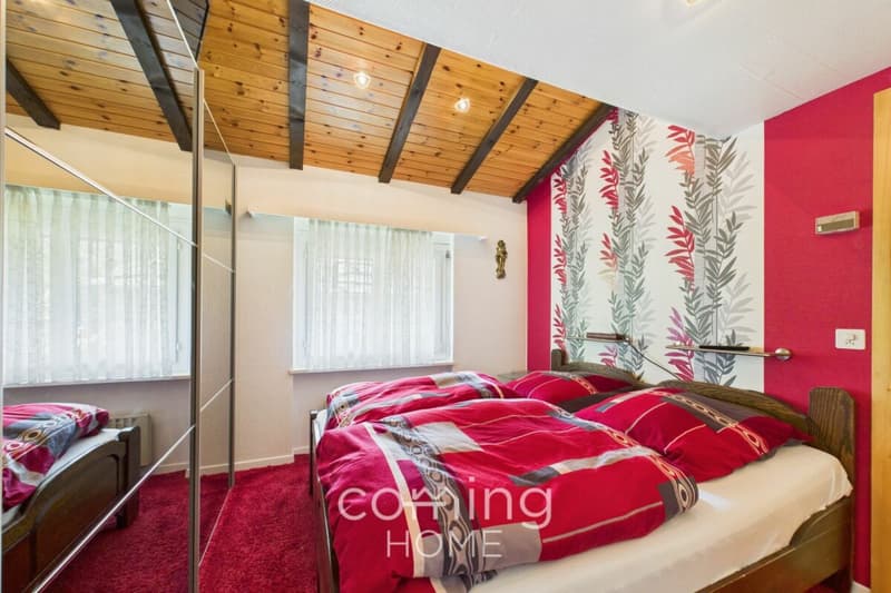 Charmant appartement de 2,5 pièces à Saas-Grund - Avec cheminée, vue sur les montagnes et grand balcon (8)
