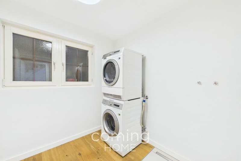 Maison individuelle haut de gamme, appartement indépendant et grand terrain à Stalden (24)