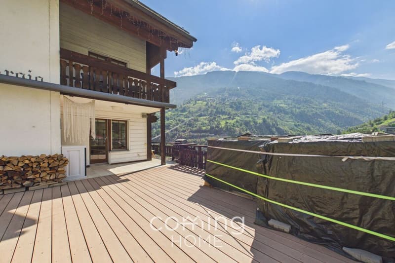 Maison individuelle haut de gamme, appartement indépendant et grand terrain à Stalden (28)