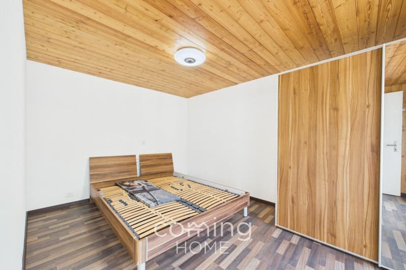 Alpines Zweifamilienhaus mit Panoramablick, Terrassen, Stall und Doppelgarage - Unterems (12)
