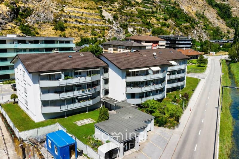 Gepflegte 4.5 Zimmerwohnung in Steg-Hohtenn mit sonnigem Balkon und Bergsicht (3)