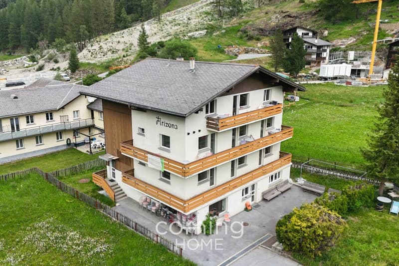 Attraktives Gruppenhaus in Saas-Grund mit Ausbaupotenzial und Alpenpanorama (1)