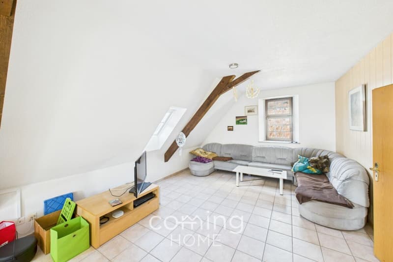 Charmante 4.5-Zimmer-Dachwohnung in Oensingen - mit zusätzlichem Estrich-Büroraum (2)