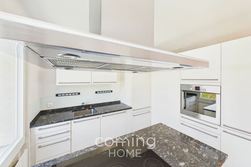 Modernisierte 4.5 Zimmerwohnung in Riedholz mit Bergsicht und Balkon (3)