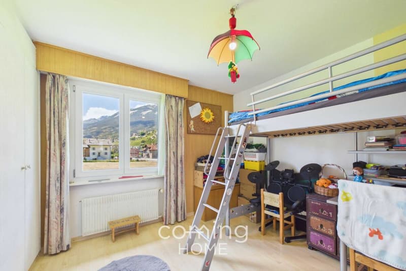 Familienfreundliche 4.5-Zimmer-Wohnung mit Balkon und traumhafter Aussicht in Susten (10)