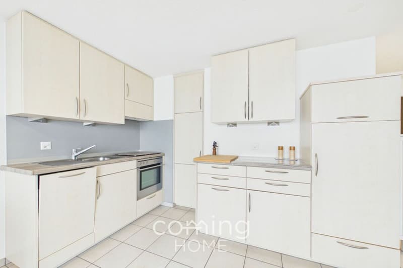 Renovierte 2.5 Zimmerwohnung in Naters mit sonnigem Balkon und Bergsicht (4)