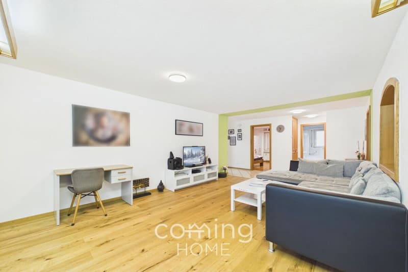 Sonnige 4.5 Zimmerwohnung in Steg mit Balkon und Bergsicht (5)