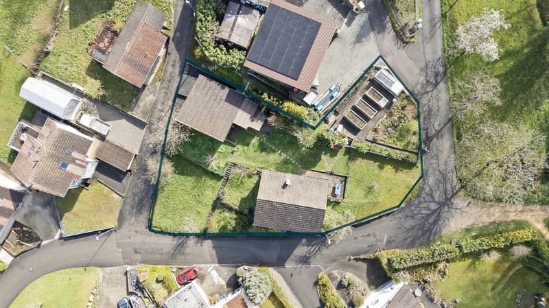 Einfamilienhaus mit Nebengebäude auf grosser Parzelle mit Entwicklungs (11)