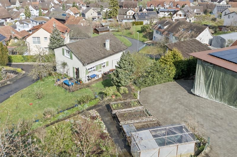 Einfamilienhaus mit Nebengebäude auf grosser Parzelle mit Entwicklungs (12)