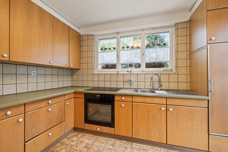 Einfamilienhaus mit Nebengebäude auf grosser Parzelle mit Entwicklungs (5)