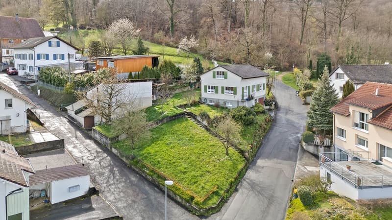 Einfamilienhaus mit Nebengebäude auf grosser Parzelle mit Entwicklungs (2)
