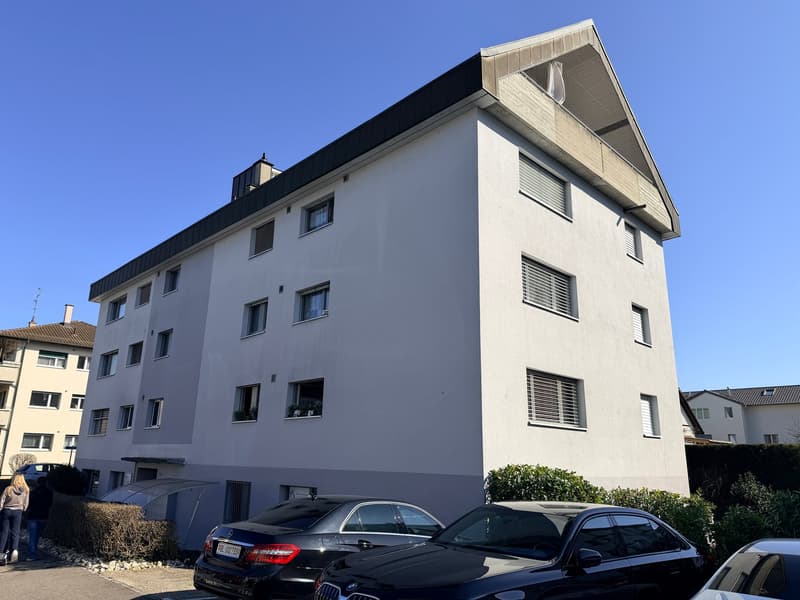 Helle 4.5-Zimmer-Wohnung mit grossem Balkon zu vermieten (2)