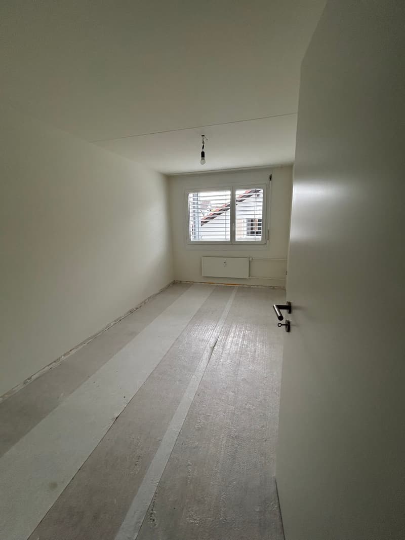 Helle 4.5-Zimmer-Wohnung mit grossem Balkon zu vermieten (6)