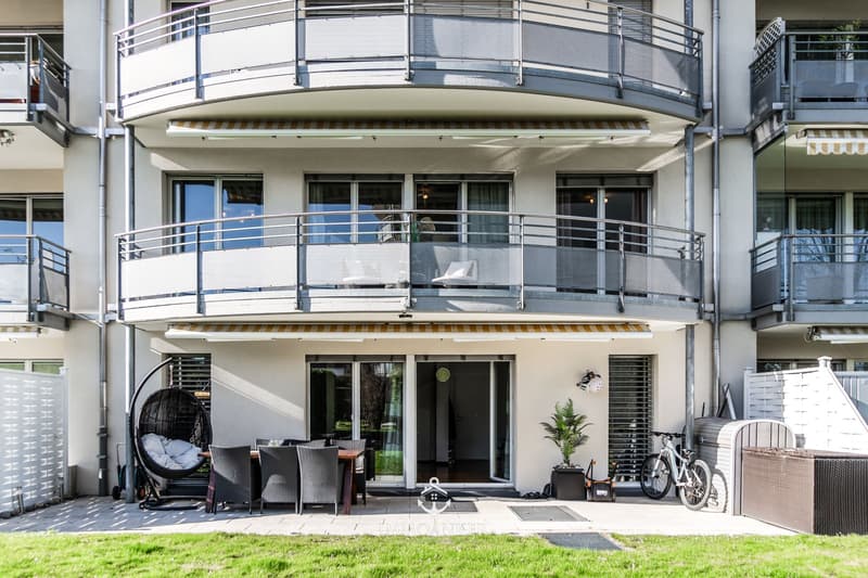Moderne Maisonette-Wohnung mit sonnigem Garten und Balkon in Nähe Zürich (1)