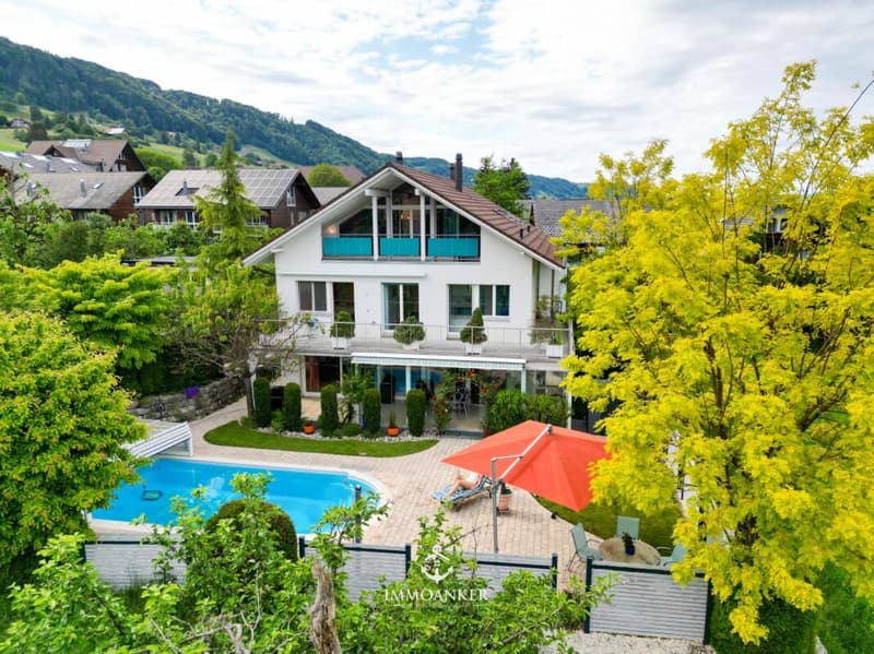 *RESERVIERT* 7.5-Zimmer-Einfamilienhaus in Kaufdorf: 347 m² Wohnfläche auf 874 m² Grundstück mit Pool und Wellnessbereich | homegate.ch